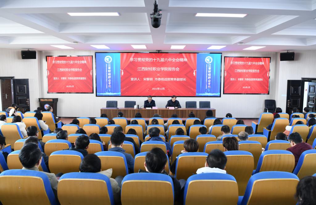 图片包含 室内, 火车, 天花板, 充满描述已自动生成