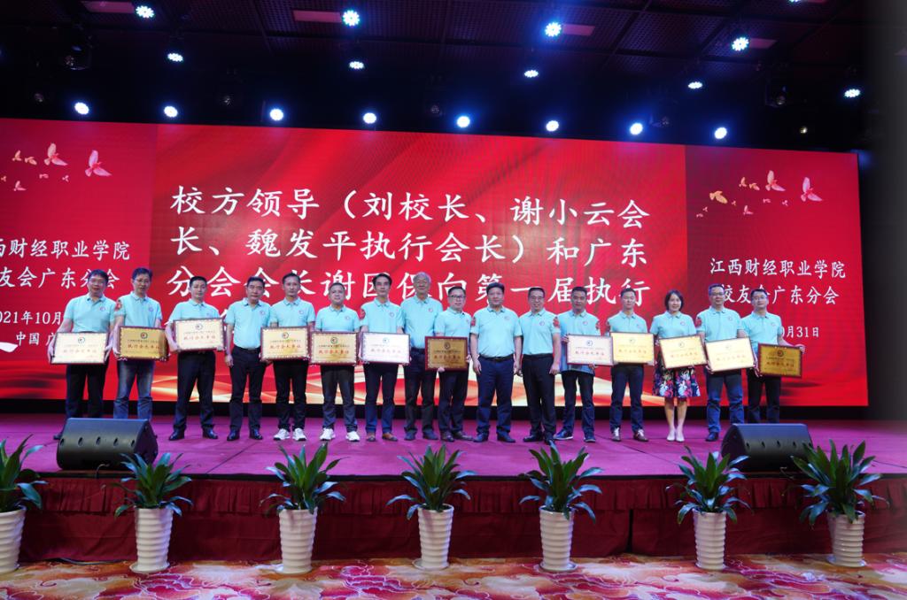 图片包含 桌子, 建筑, 华美, 充满描述已自动生成